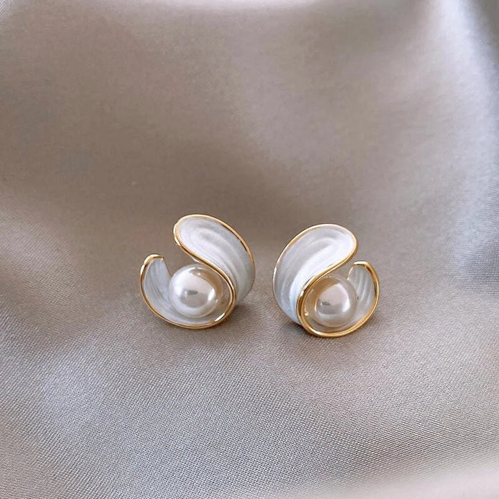 Luxe Oorbellen van Witte Opaal met Parels in Goud